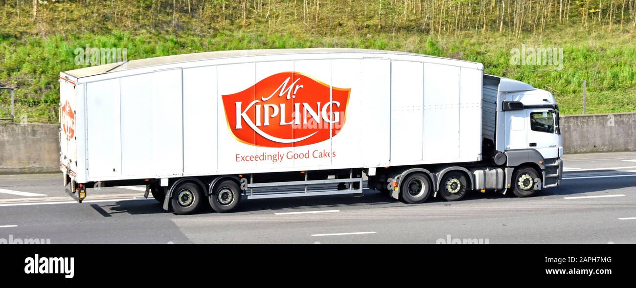 Side Premier Foods Sig. Kipling Cake Manufacturing business advert logo alimentare supply chain distribuzione hgv camion e rimorchio trasporto autostrada Regno Unito Foto Stock