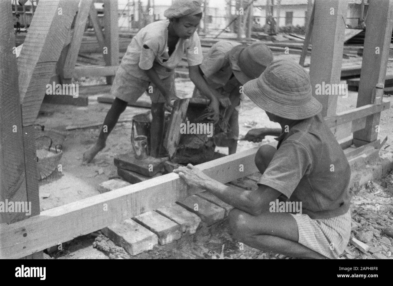 Costruzione Di Caserme Kondor Descrizione: Cantiere Data: 1946 Luogo: Indonesia, Indie Orientali Olandesi Foto Stock
