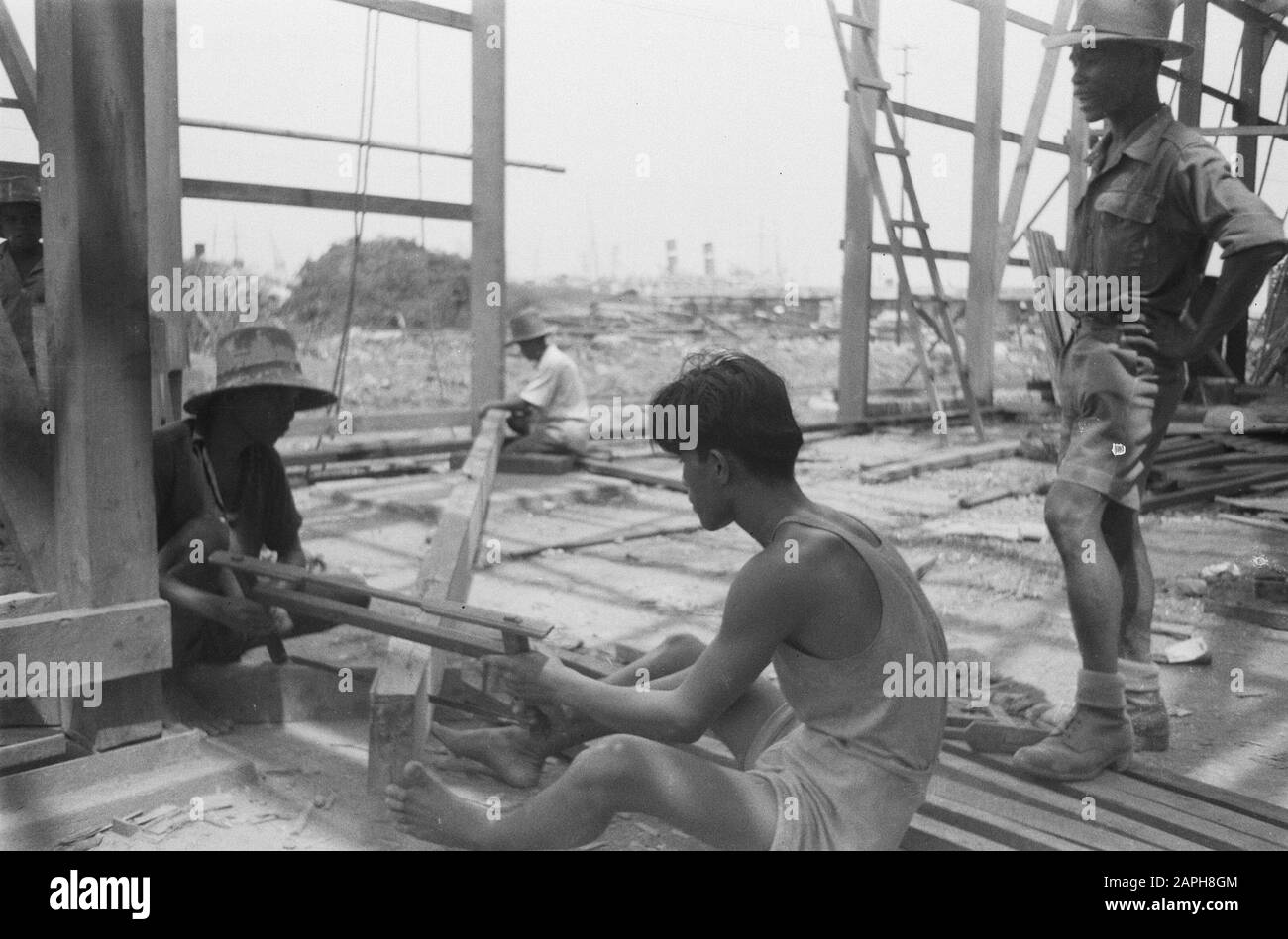 Costruzione Di Caserme Kondor Descrizione: Cantiere Data: 1946 Luogo: Indonesia, Indie Orientali Olandesi Foto Stock