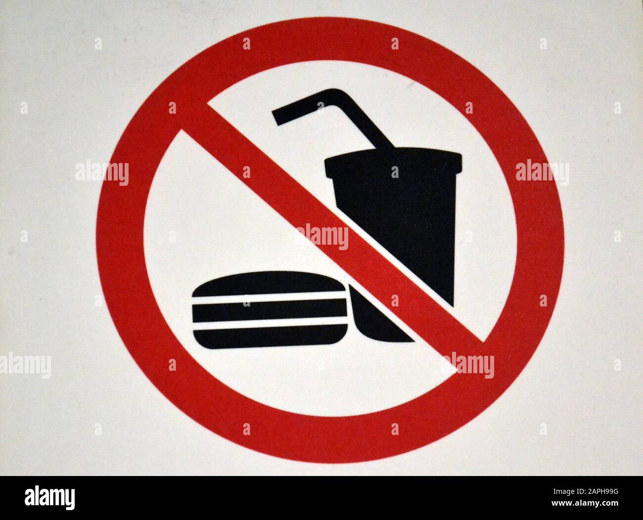 Un segno proibisce mangiare o bere Foto Stock