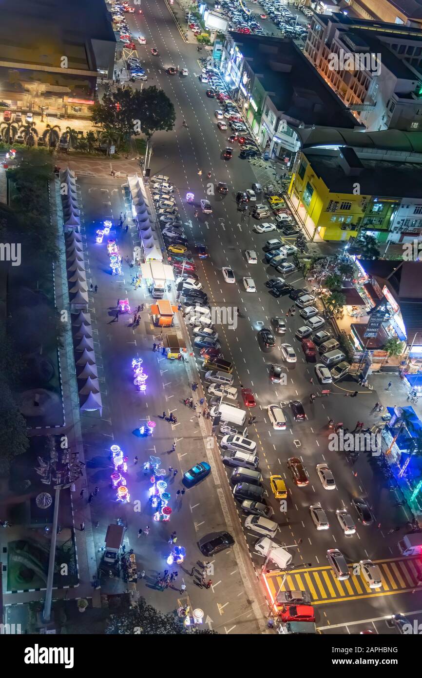 Veduta aerea dello skyline notturno di Melaka. Il centro storico di Malacca è stato dichiarato patrimonio dell'umanità dall'UNESCO, Malesia. Foto Stock