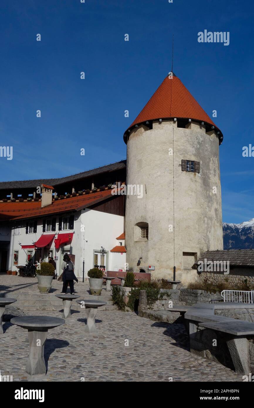 Torre principale di difesa del castello di Bled. Slovenia. Foto Stock