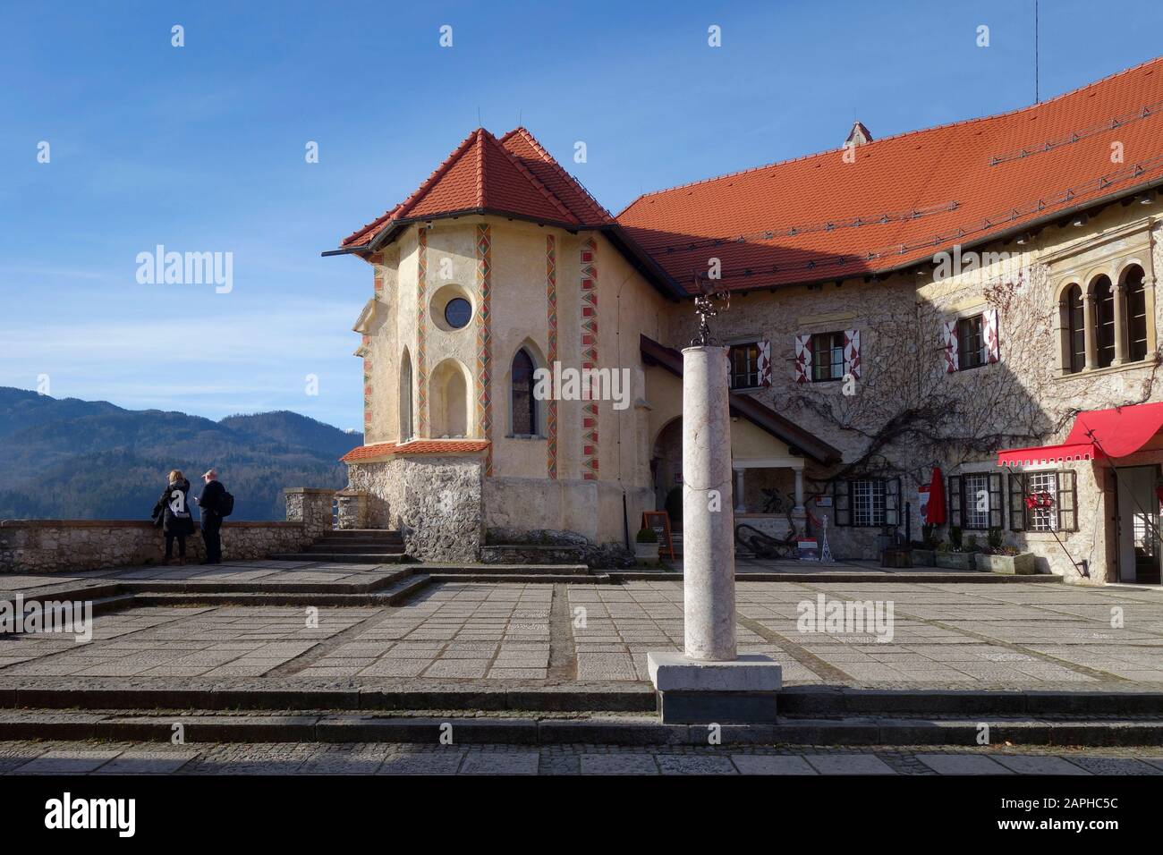 Cappella gotica del castello nel cortile del castello di Bled. Slovenia. Foto Stock