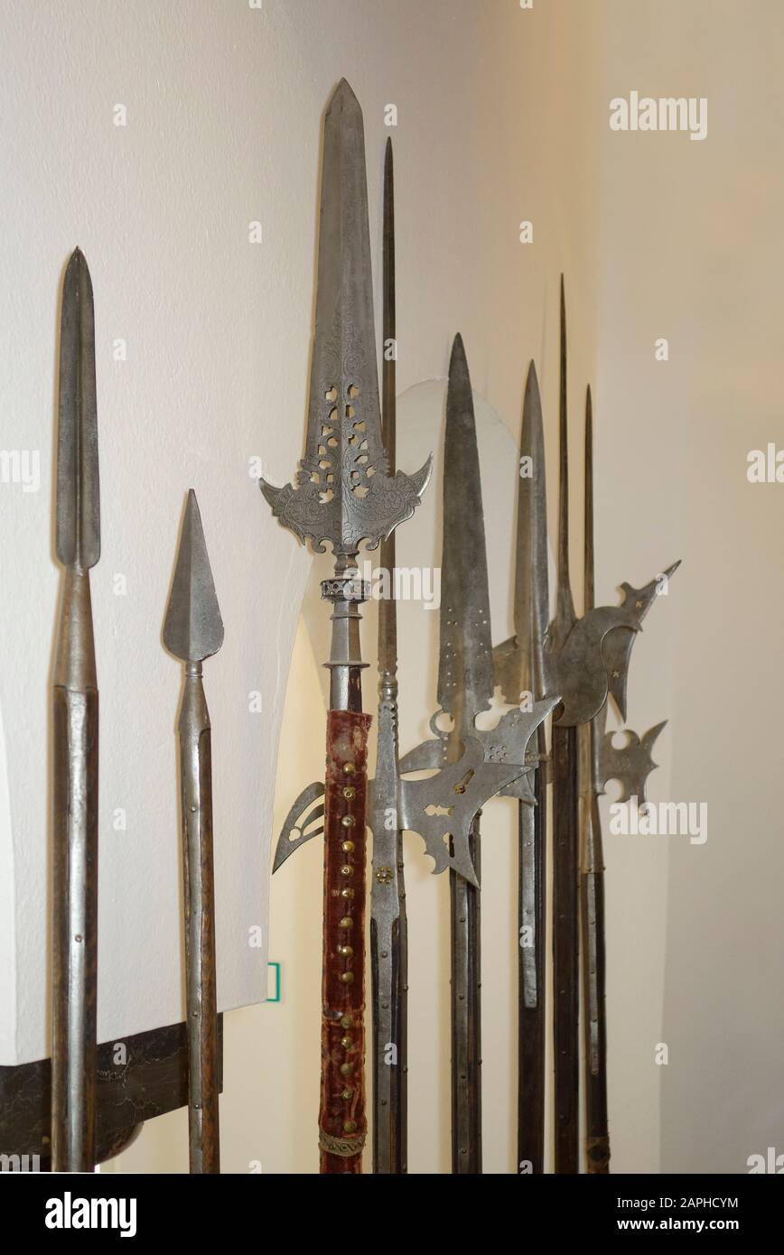 Punte di lancia e halberd. Foto Stock