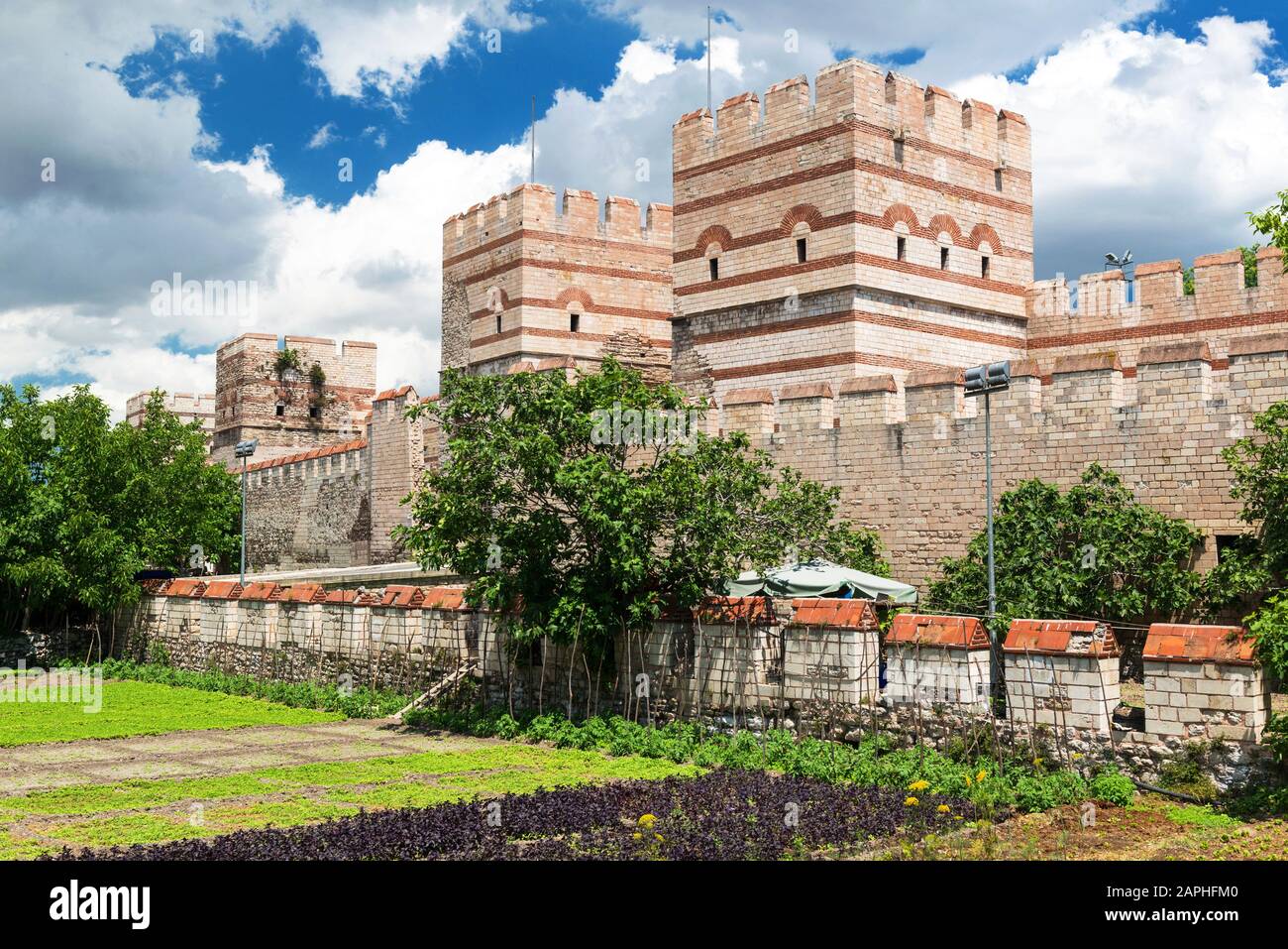 Le antiche mura di Costantinopoli a Istanbul, Turchia Foto Stock