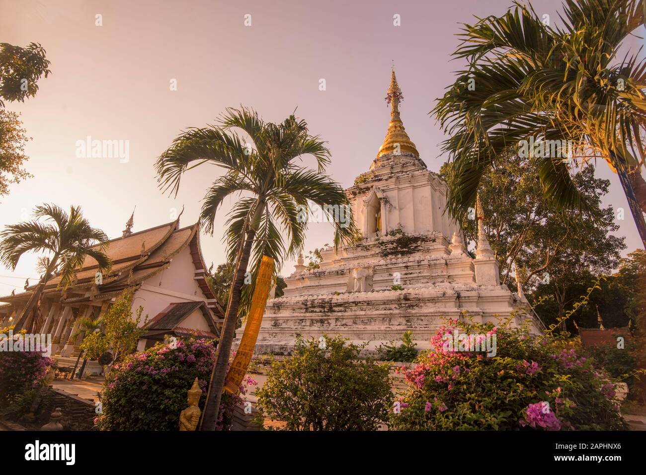 Il Tempio di Wat Wiang Kum Kam nella città di Chiang mai nella Thailandia del nord. Thailandia, Chiang Mai, Novembre 2019 Foto Stock