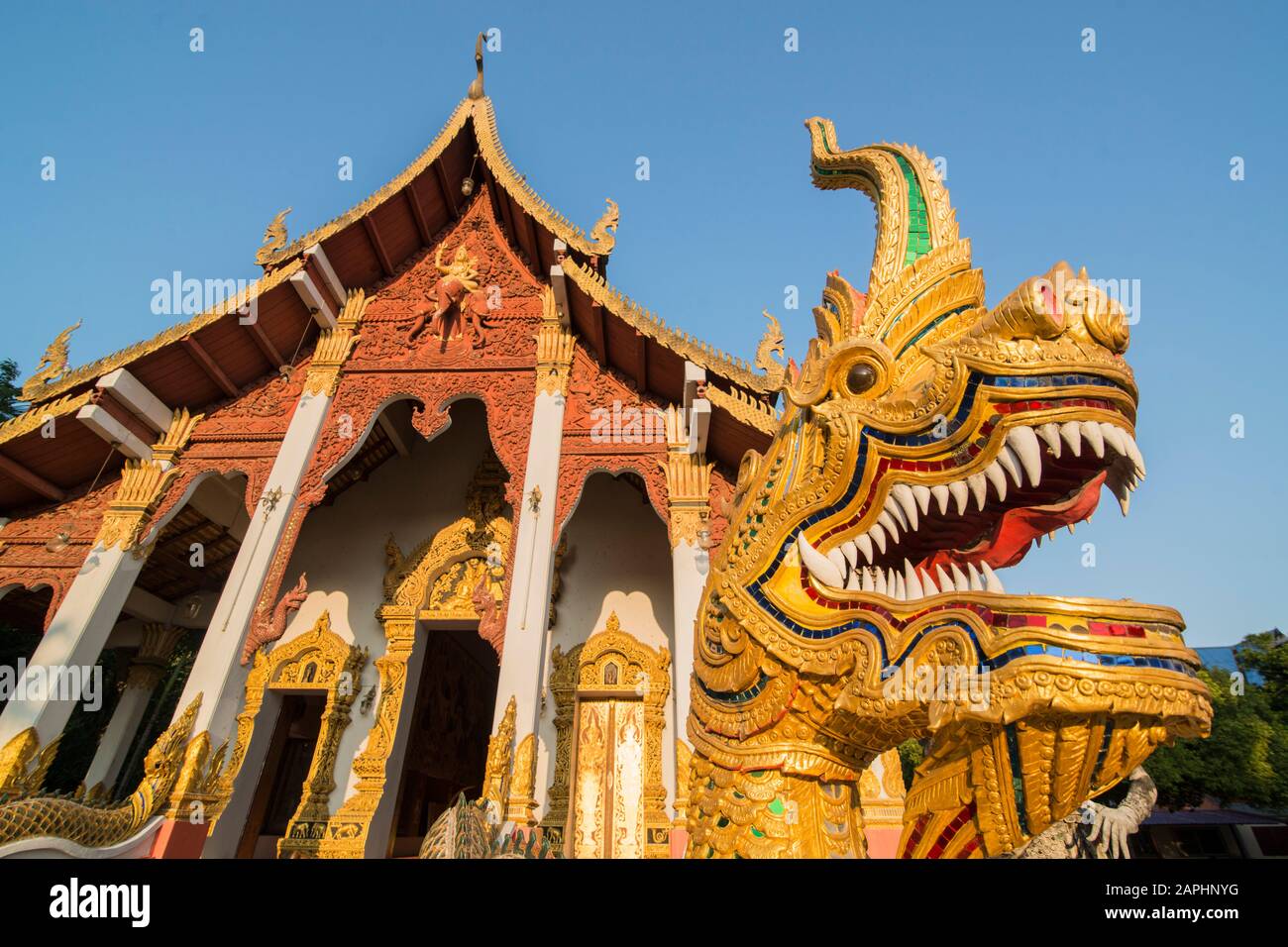 Il Tempio di Wat Wiang Kum Kam nella città di Chiang mai nella Thailandia del nord. Thailandia, Chiang Mai, Novembre 2019 Foto Stock