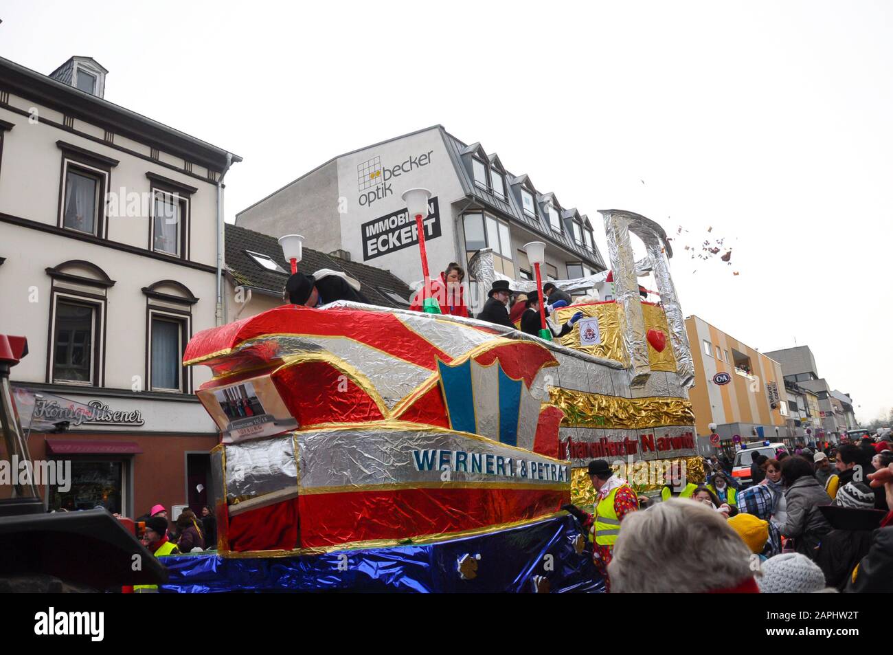 Neuwied, Germania 11 Febbraio 2013. Carnevale tedesco annuale, Rosenmontag (in inglese: Lunedì delle rose) si svolge lo Shrove lunedì prima del Mercoledì delle Ceneri, Foto Stock