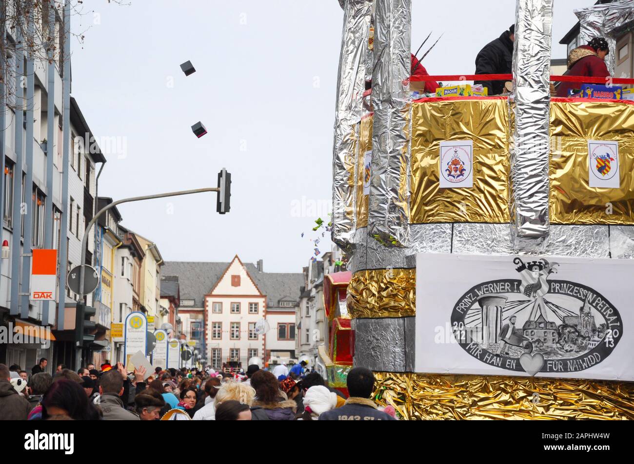 Neuwied, Germania 11 Febbraio 2013. Carnevale tedesco annuale, Rosenmontag (in inglese: Lunedì delle rose) si svolge lo Shrove lunedì prima del Mercoledì delle Ceneri, Foto Stock
