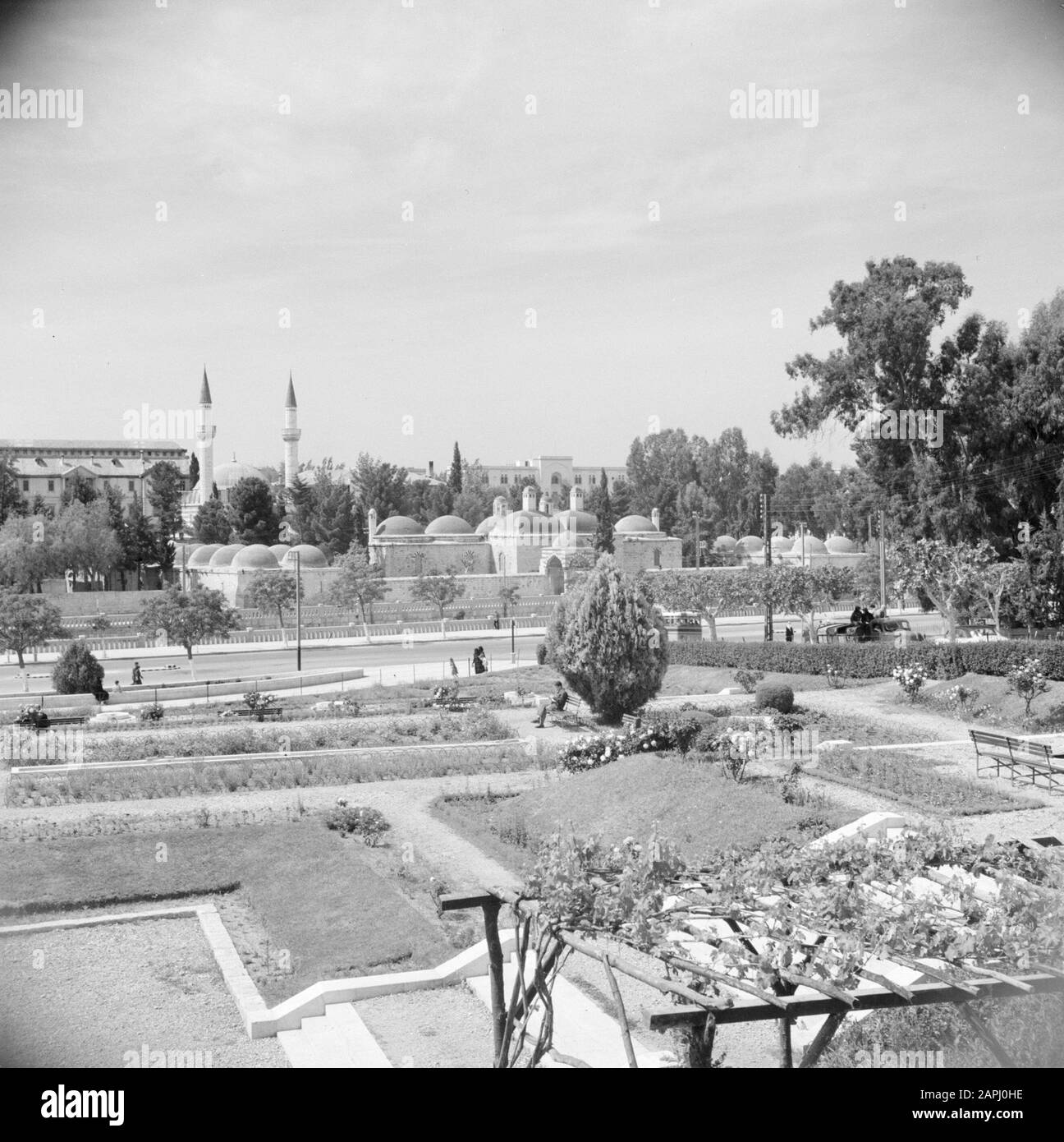 Medio Oriente 1950-1955: Siria - Damasco Descrizione: La Moschea Del Sultano Suleyman Data: 1950 Luogo: Damasco, Siria Parole Chiave: Moschee, Giardini Foto Stock