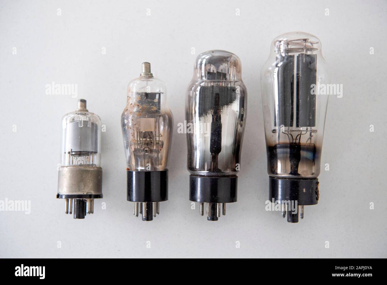 Vecchie valvole dell'autoradio elettrica. Foto Stock