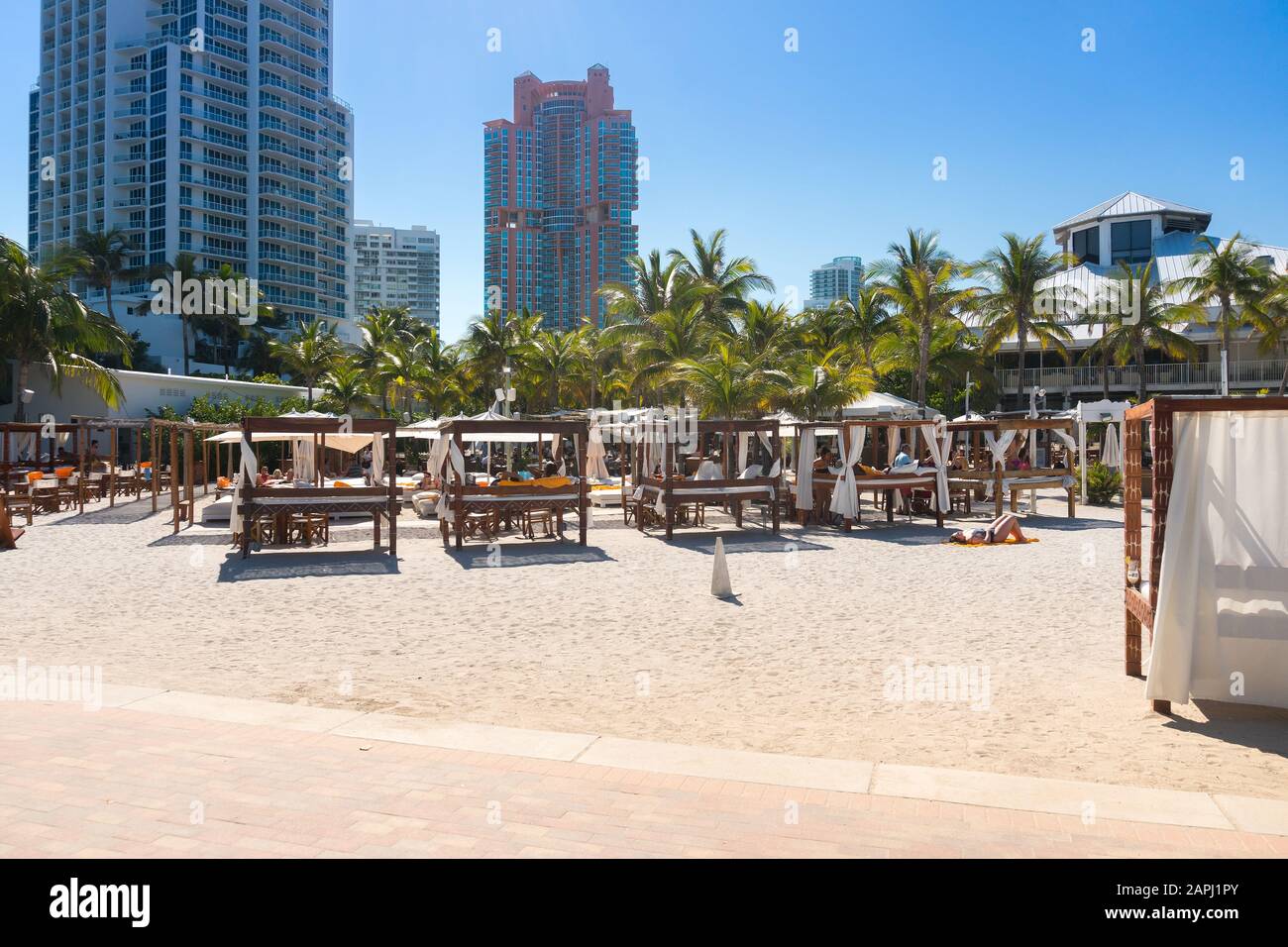 Miami, USA - 15 marzo 2018: Uno dei numerosi luoghi di ritrovo sulla spiaggia di Miami in una giornata di sole Foto Stock