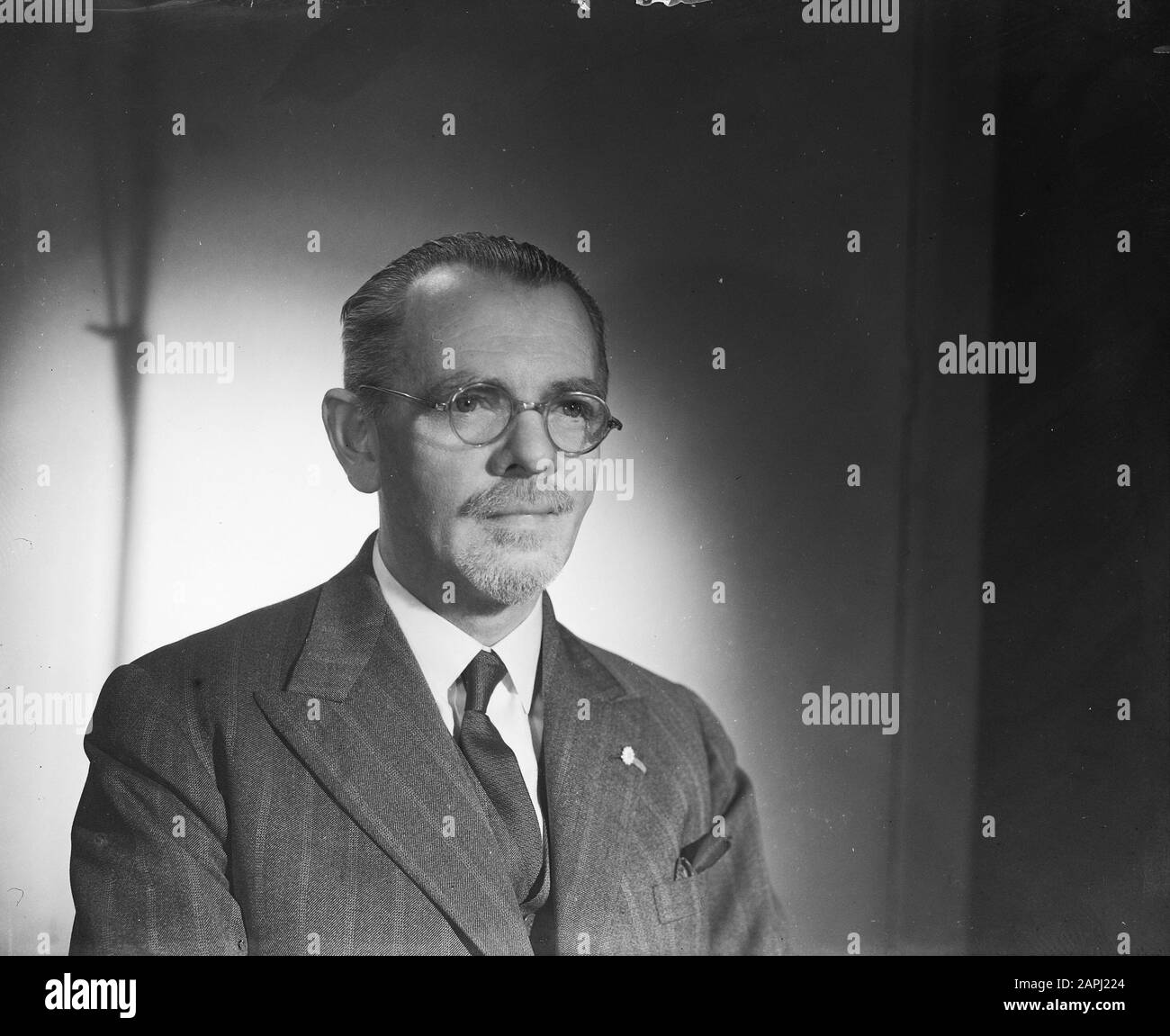 Muhlenfeld, Direttore Generale per gli Affari dell'India Occidentale Data: {1940-1945} luogo: Gran Bretagna, Londra Parole Chiave: Funzionari, ritratti, ritratti, seconda Guerra Mondiale Nome personale: Muhlenfeld, A. Foto Stock