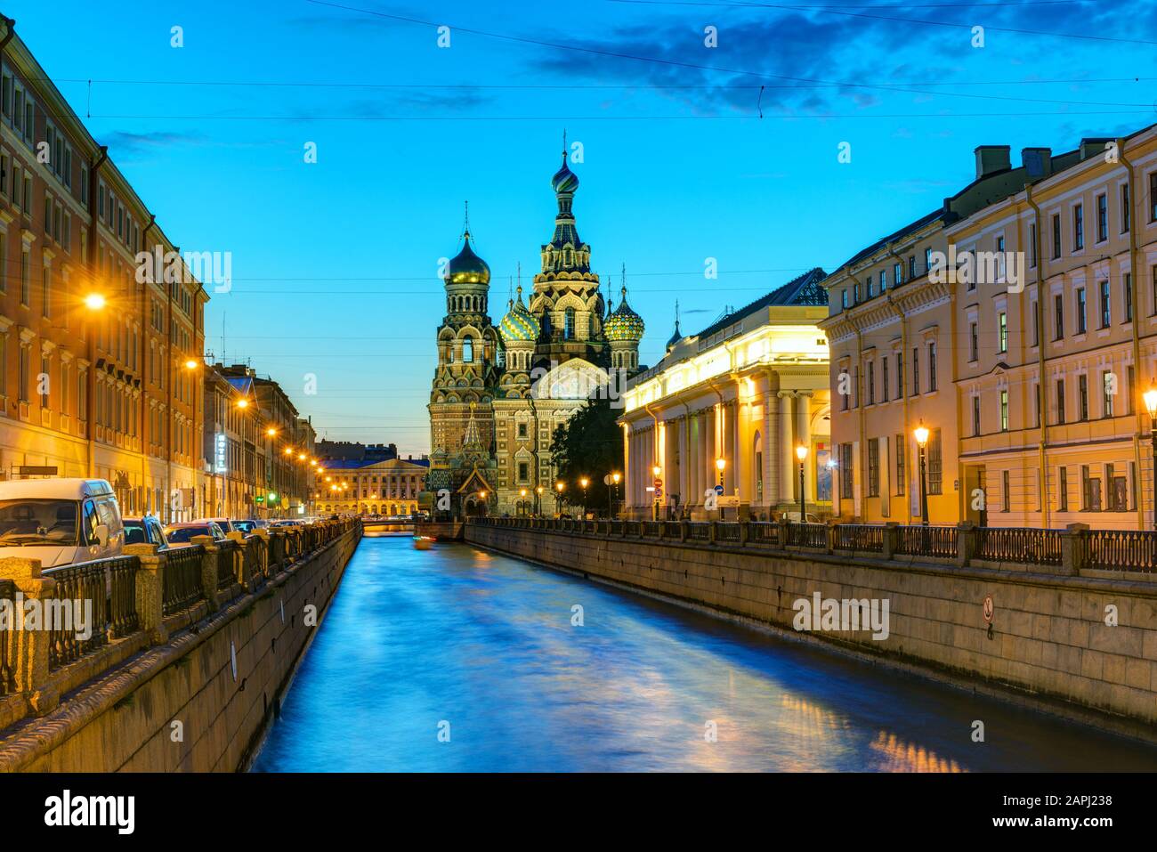 Canale Griboyedov con Chiesa del Salvatore sul sangue versato nella Notte Bianca a San Pietroburgo, Russia Foto Stock
