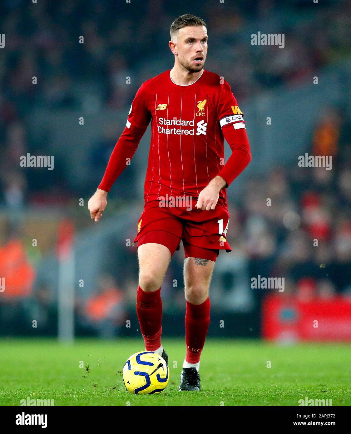 Jordan Henderson di Liverpool in azione durante la partita della Premier League ad Anfield, Liverpool. Foto Stock