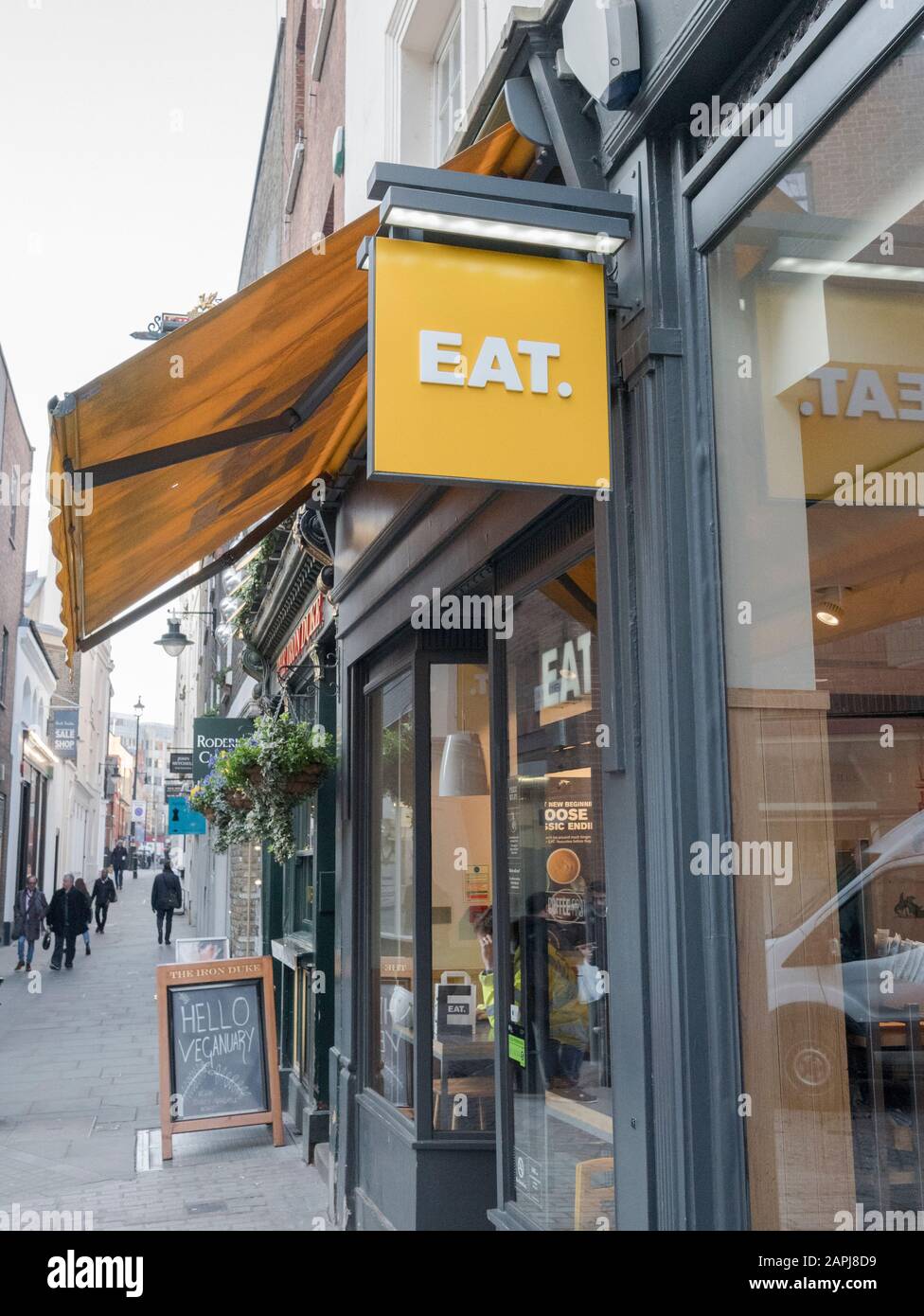 MANGIATE un panino nel centro di Londra - appena fuori Bond Street - a gennaio 2020 e ora chiuso. LA catena DI MANGIARE ha lottato finanziariamente ed è stata comprata da Pret a Manger. Foto Stock