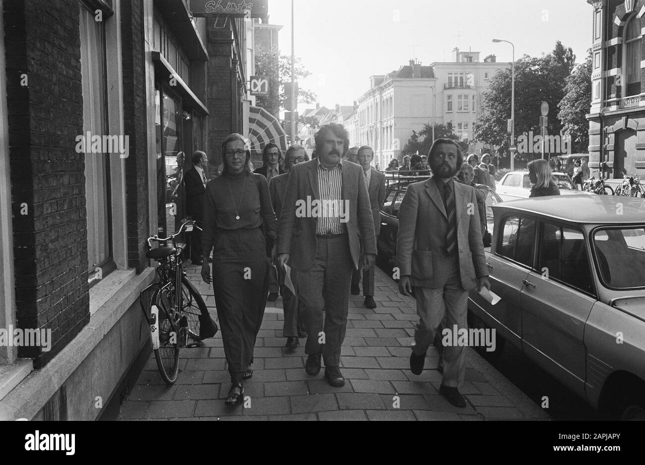 Delegazione di partiti progressisti offre petizione presso l'ambasciata cilena relativa alla giunta militare Data: 12 settembre 1973 Parole Chiave: Ambasciate, delegazioni, petizioni, partiti politici Foto Stock