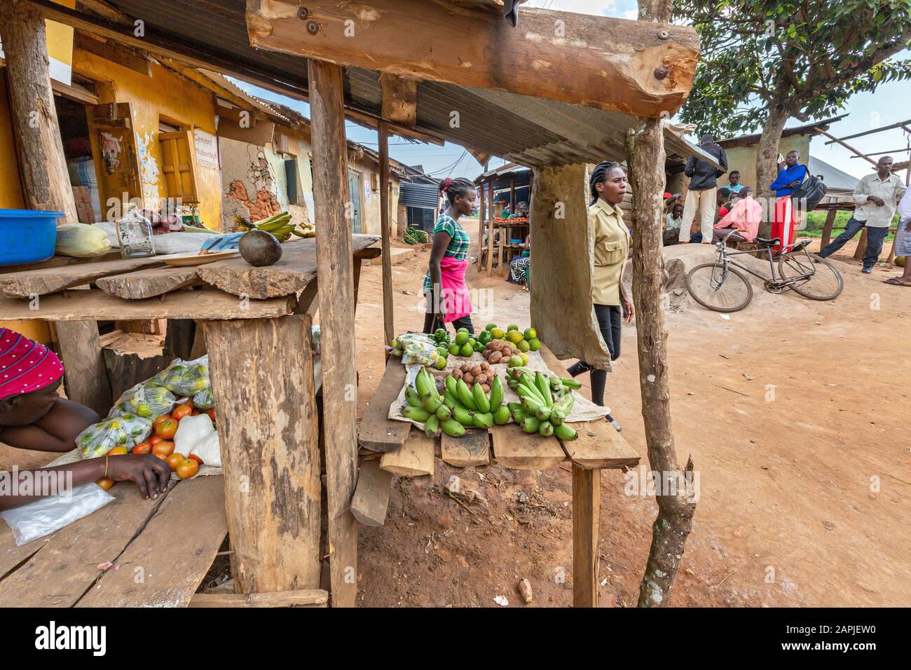 Mercato della frutta e popolazione locale, a Kitwa, Uganda Foto Stock