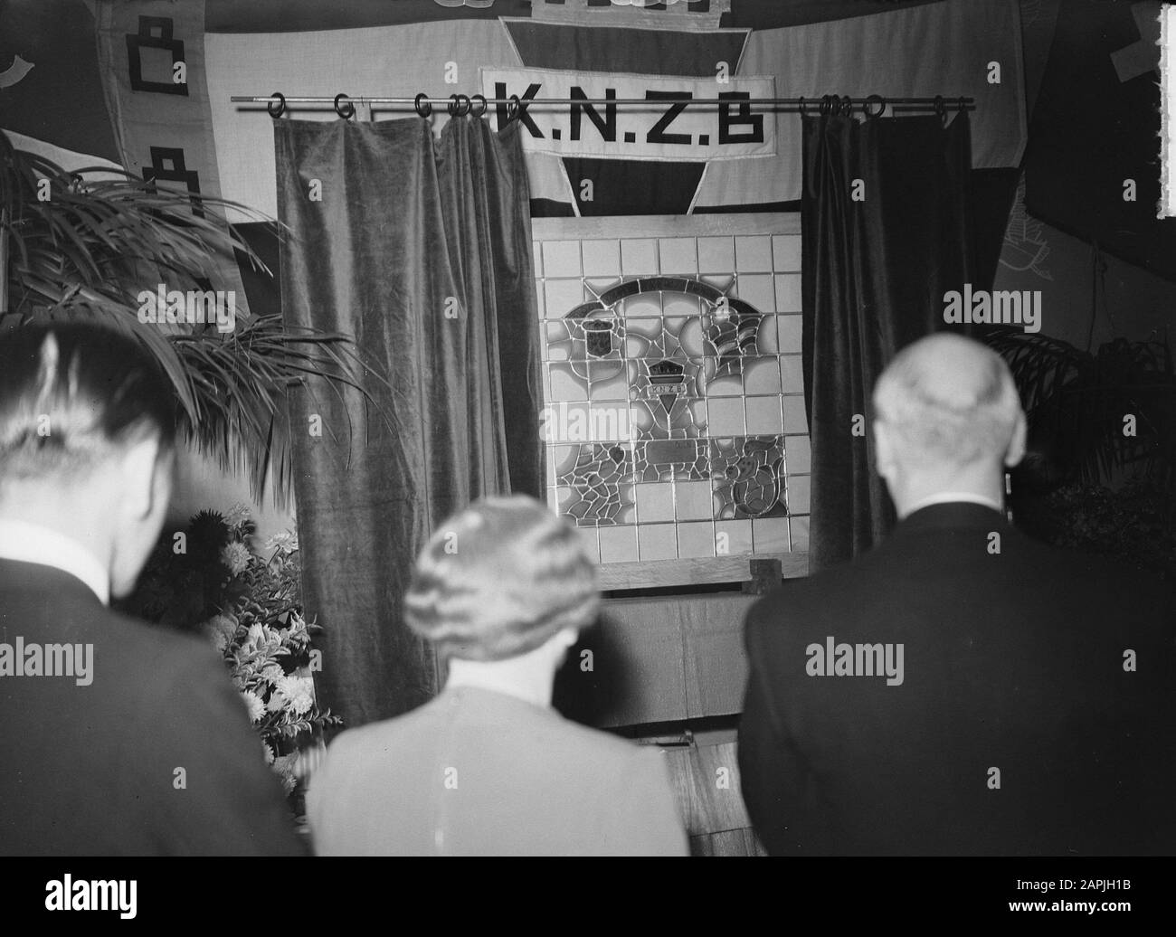 60 Anni di KNZB Scratch. Reveal glass in lead window Data: 18 settembre 1948 Parole Chiave: Anno, Svelando Nome personale: KNZB Foto Stock