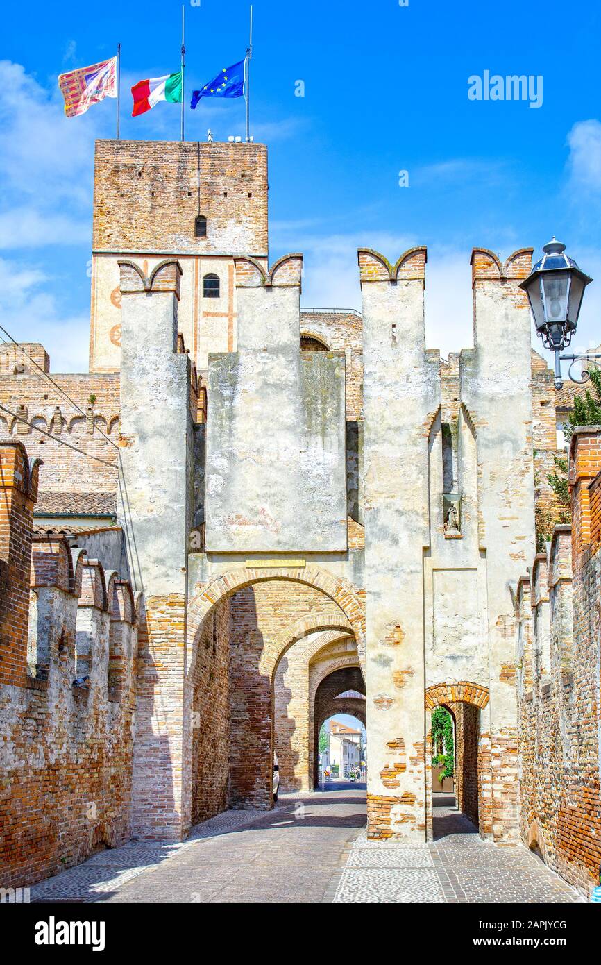 Cittadella, città murata medievale in provincia di Padova, Italia settentrionale - porta d'ingresso Rocca di porta Bassano Foto Stock