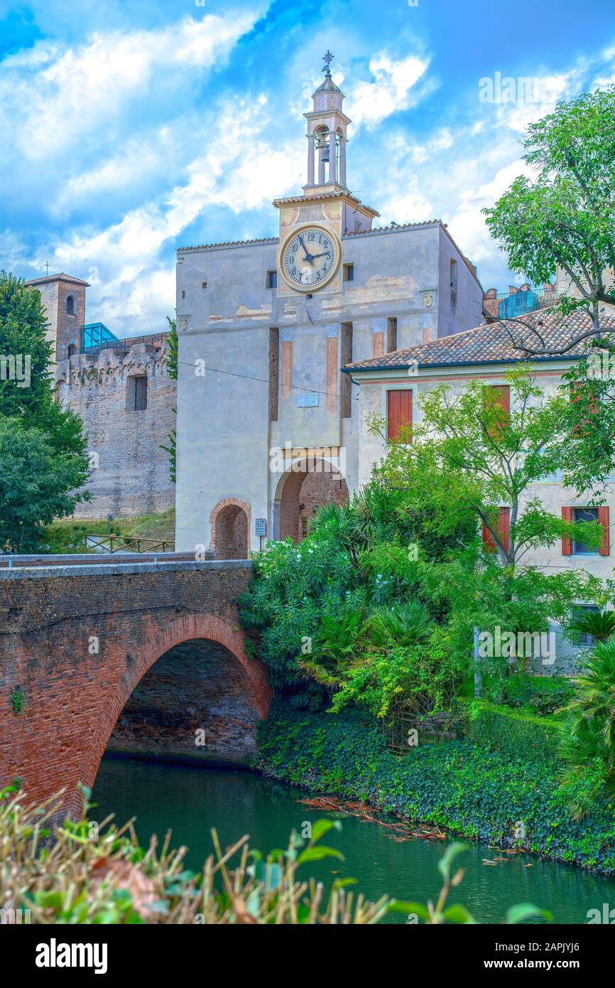 Cittadella, città medievale murata in provincia di Padova, nord Italia - porta torre Foto Stock