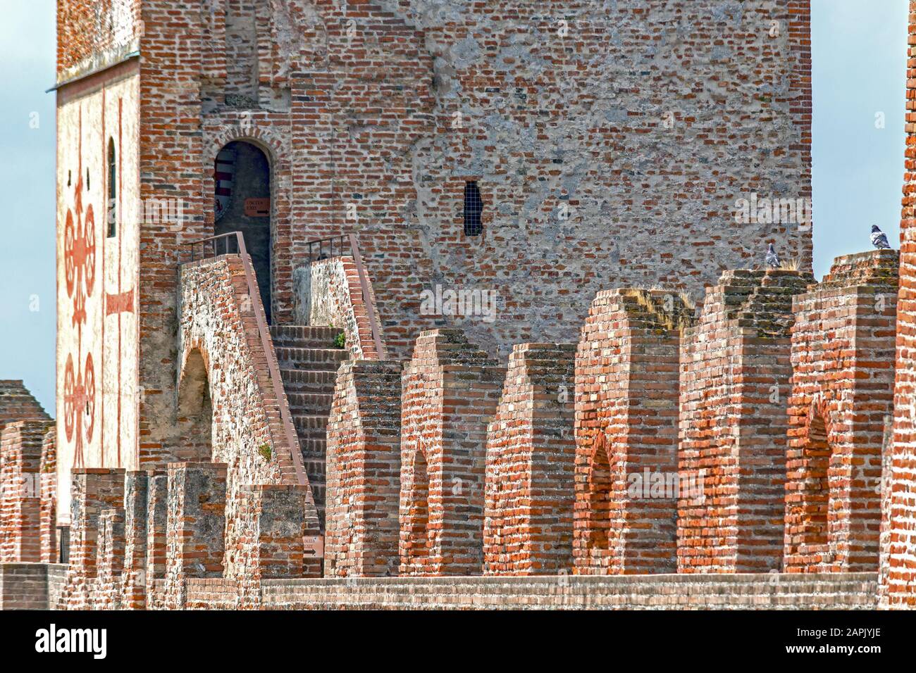 Cittadella, città murata medievale in provincia di Padova, Italia settentrionale - dettaglio di mura e torri di porta Foto Stock
