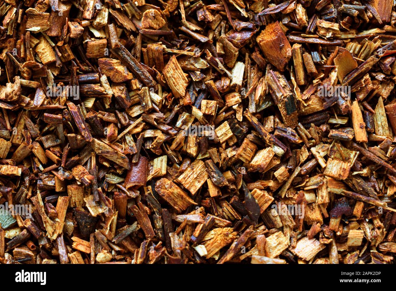 Trama di fondo da Close up (macro) di Rooibos (Redbush) foglie di tè. Foto Stock