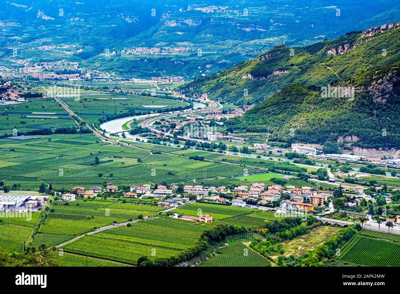 Valle del fiume Adige e autostrada del Brennero by Besenelllo, provincia di Trento, Italia Foto Stock