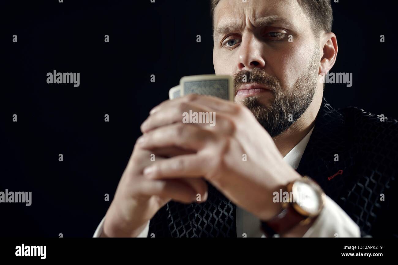 Gioco d'azzardo uomo primo piano Foto Stock