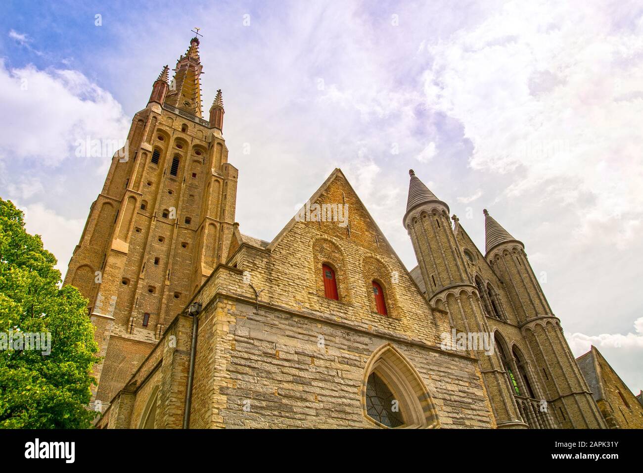 La Chiesa Di Nostra Signora a Bruges, Belgio, la seconda torre di mattoni più alta del mondo Foto Stock