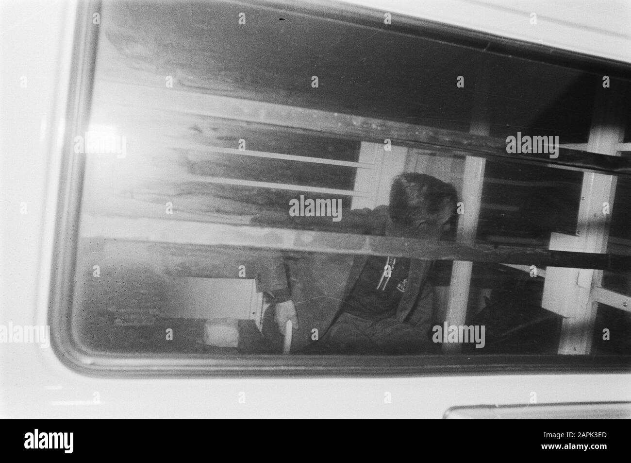 Terzo giorno di processo contro la guerra criminale L. a Roermond; L. all'arrivo, a corte Data: 24 novembre 1976 Parole Chiave: Arrivi, tribunali, criminali di guerra, processi Foto Stock