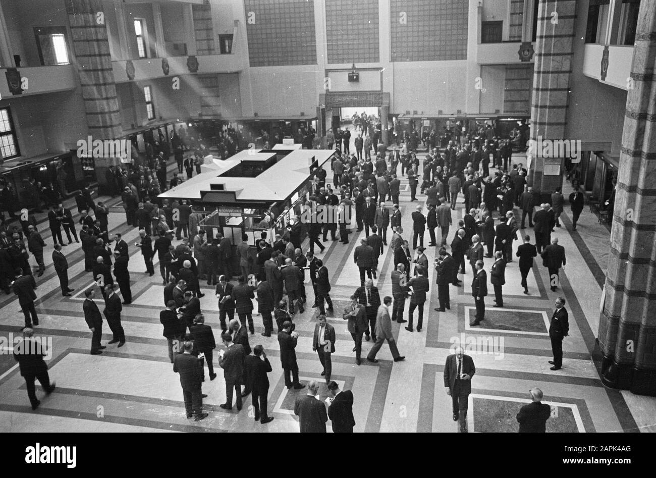 Svalutazione sterlina inglese sterlina. Pressione sulla fiera di Amsterdam Data: 20 novembre 1967 Località: Amsterdam, Noord-Holland Parole Chiave: Svalutazioni Foto Stock