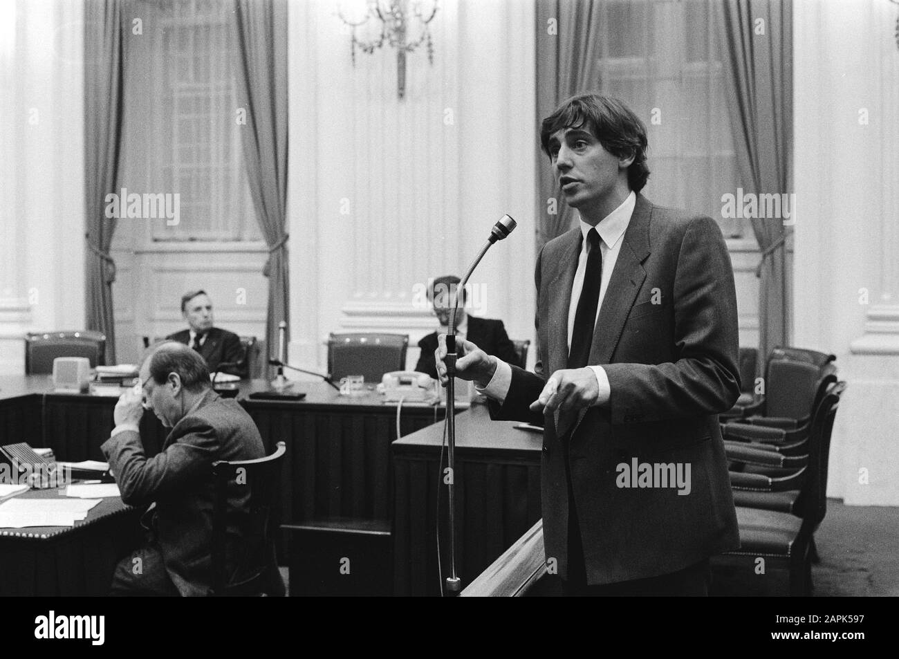 Dibattito di emergenza con il Ministro Korthals Altes nella Camera dei rappresentanti sulla Banca di Slavenburg Descrizione: Il Sig. Nijpels interrumpates Annotazione: Marginals striscia negativa: Nr. 19.20 Data: 19 Maggio 1983 luogo: L'Aia, Zuid-Holland Parole Chiave: Banche, frodi, dibattiti parlamentari Nome personale: Nijpels, ed Institution nome: Casa Foto Stock