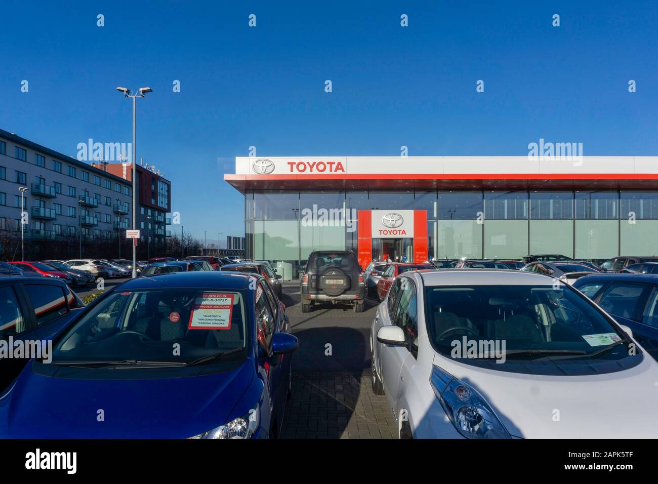 Uno showroom di automobili Toyota nel Liffey Valley Motor Mall a West Dublin. Foto Stock
