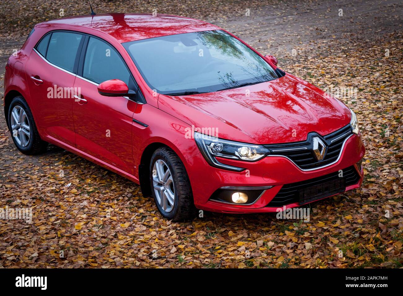 Ucraina Kiev 24 Settembre 2019: Una Vettura Renault Megane Sedan Colore Rosso È Parcheggiato Sulla Strada Foto Stock - Alamy