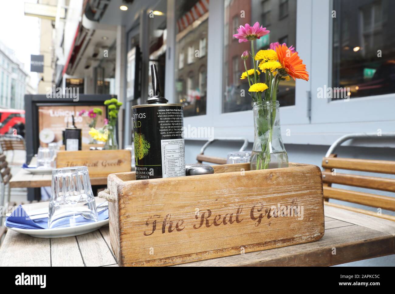 Il ristorante Real Greek a Soho in Berwick Street, Soho, nel centro di Londra, Regno Unito Foto Stock