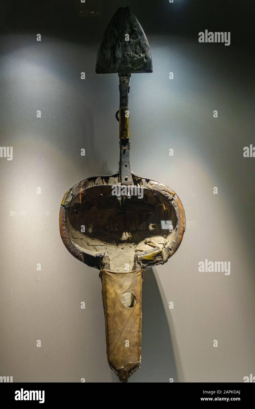 Uno strumento di corda kobyz nel Museo degli Strumenti musicali kazako in Almaty Kazakhstan Foto Stock