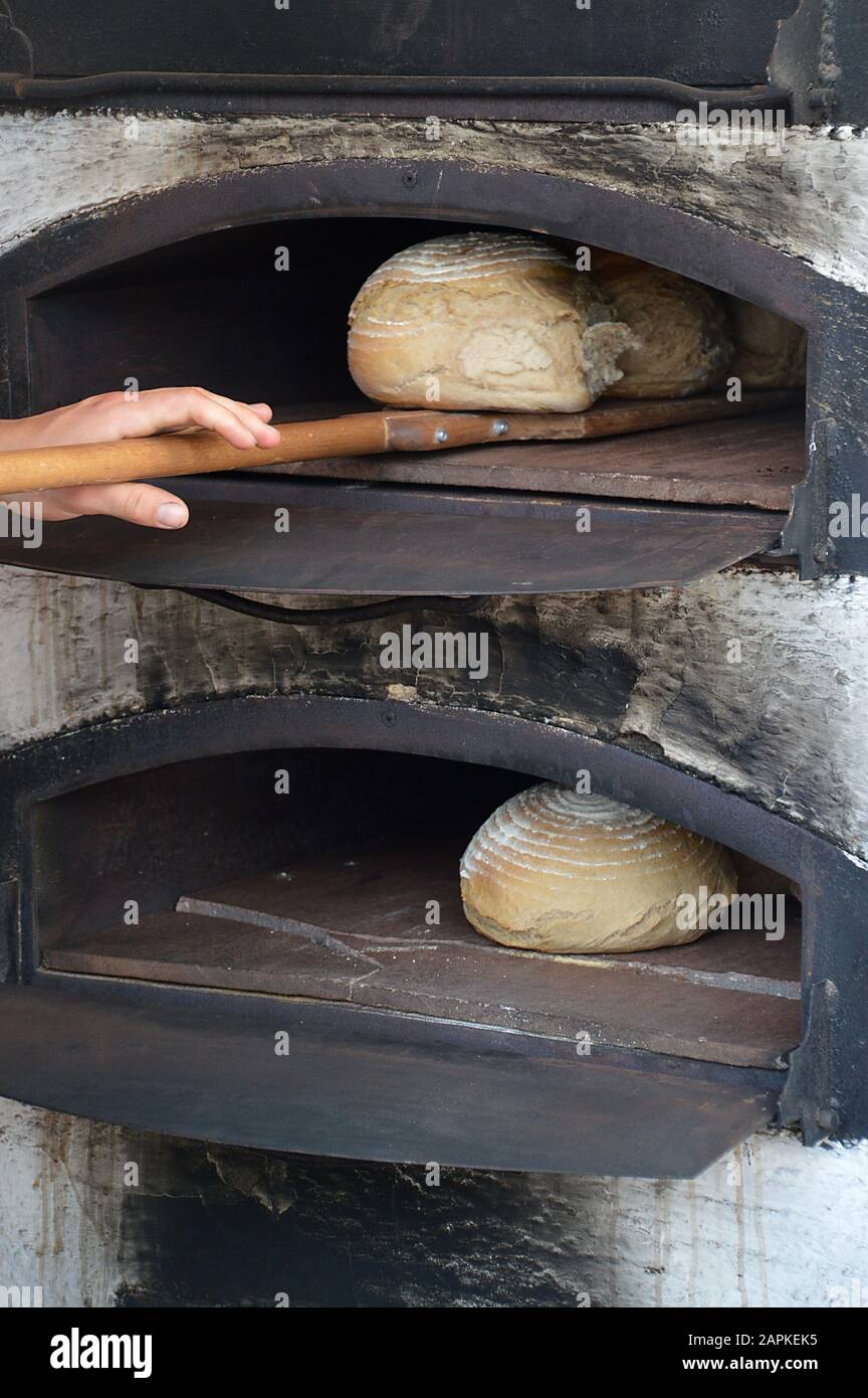 forno-per-il-pane-medievale-immagini-e-fotografie-stock-ad-alta