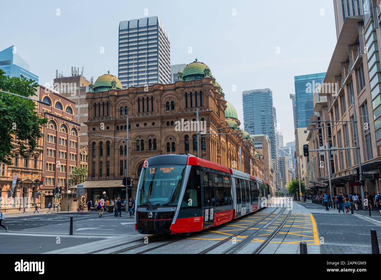 Sydney, Australia - 7 Dicembre 2019: Light Rail Viaggia Lungo George Street Fino A Circular Quay, Sydney Cbd, New South Wales, Australia. Foto Stock