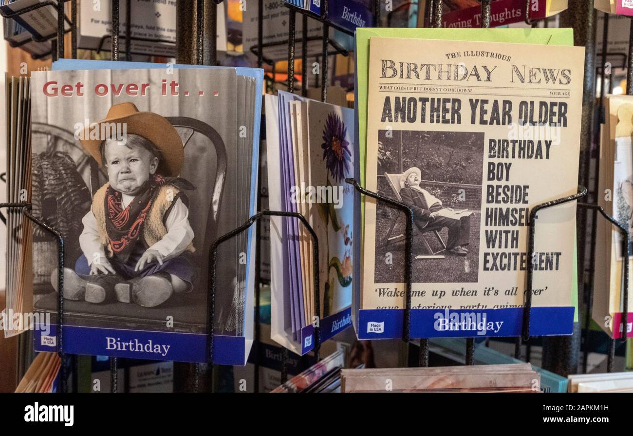 Biglietti di auguri per il compleanno in mostra a Old Town Albuquerque, New Mexico Foto Stock