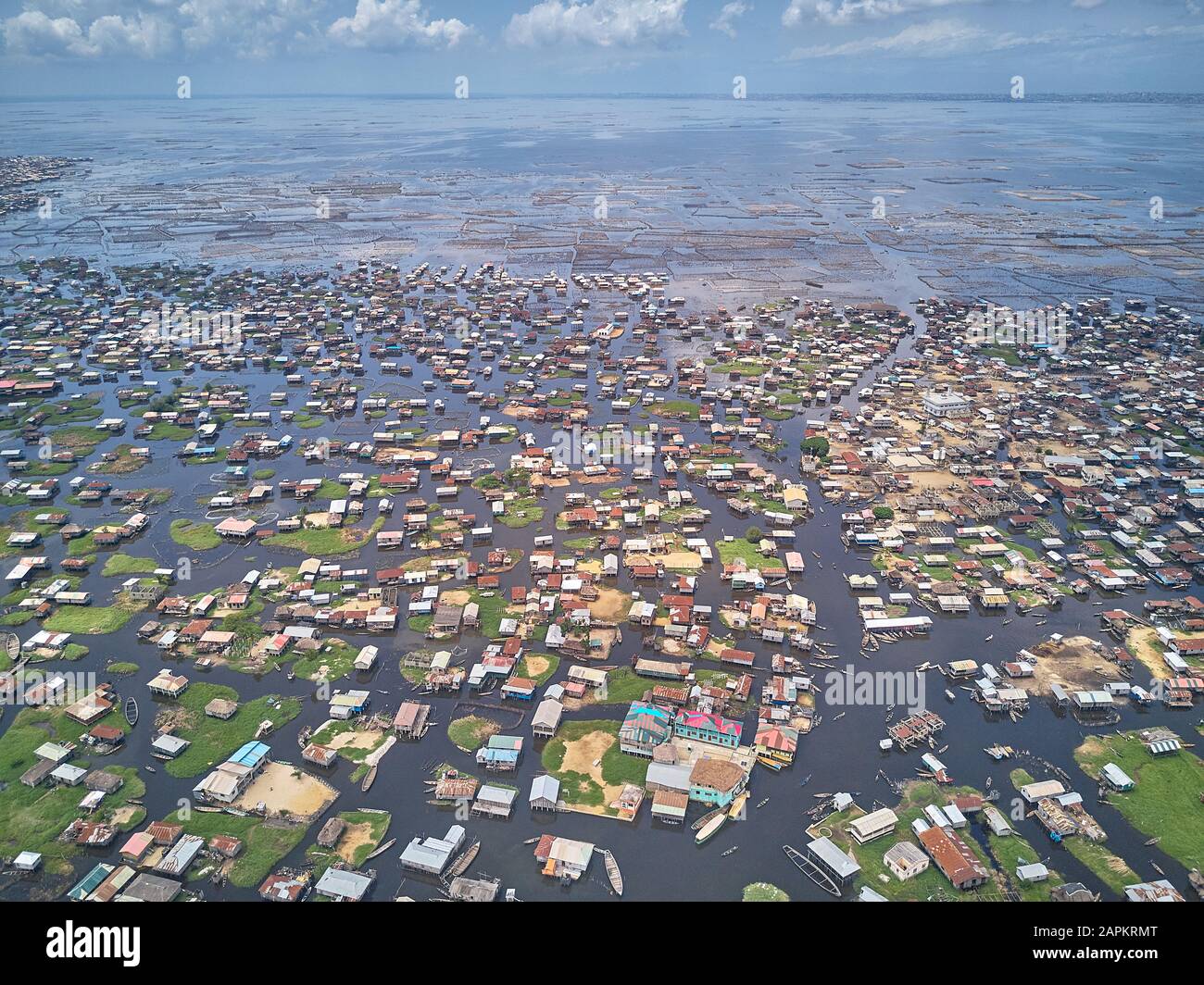 Benin, Ganvie, veduta aerea del villaggio di pescatori sul lago Nokoue Foto Stock