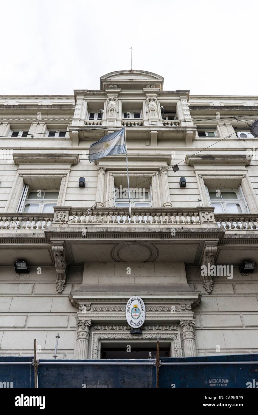 Splendida vista sul vecchio edificio storico dell'università nel centro di Buenos Aires, in Argentina Foto Stock