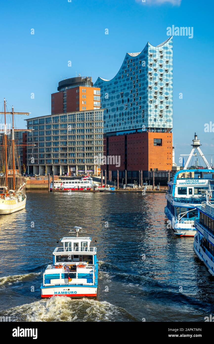 Germania, Amburgo, traghetto per Elbphilharmonie Foto Stock