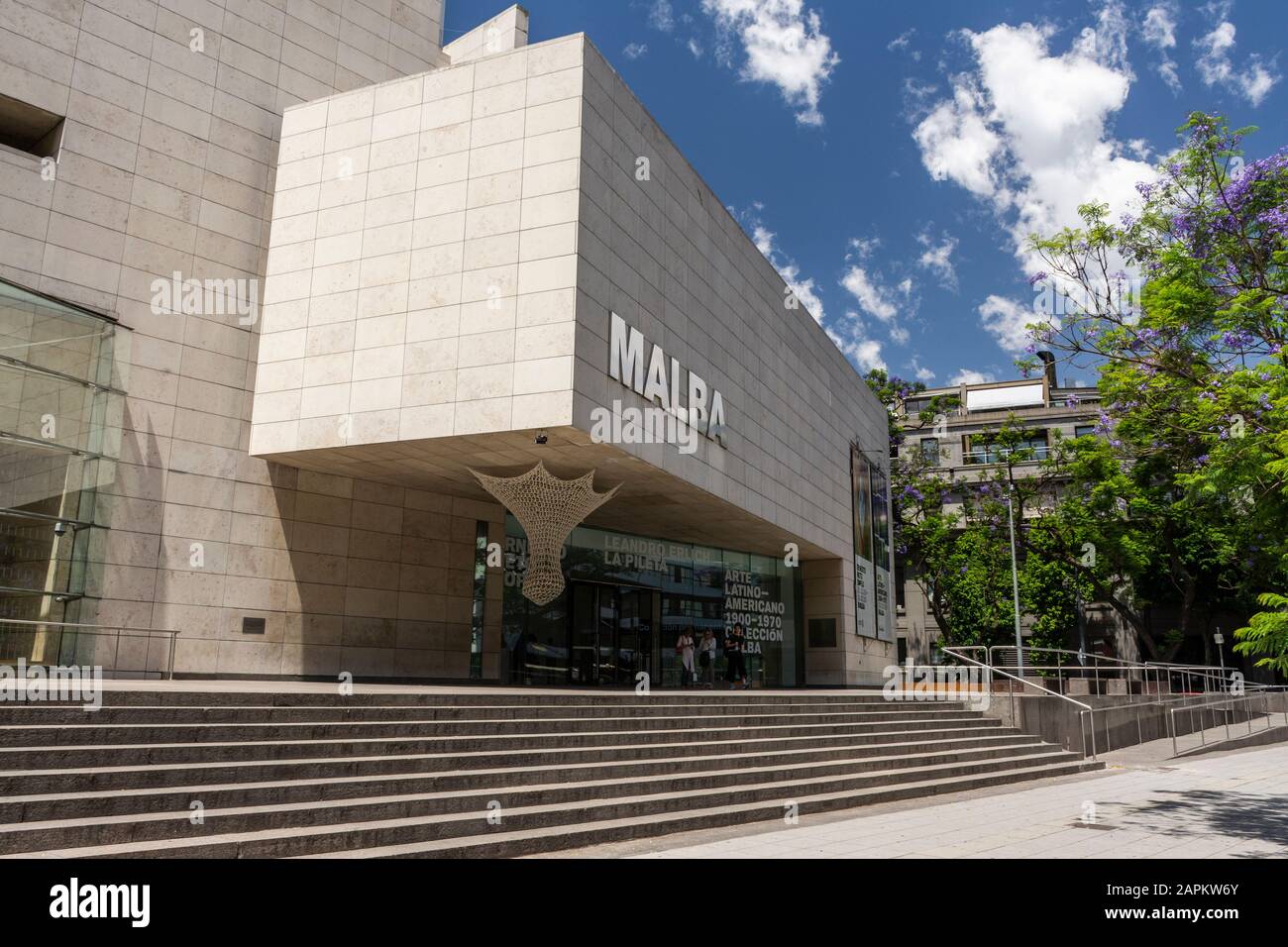 Splendida vista sulla moderna architettura del museo MALBA edificio nel centro di Buenos Aires, Argentina Foto Stock