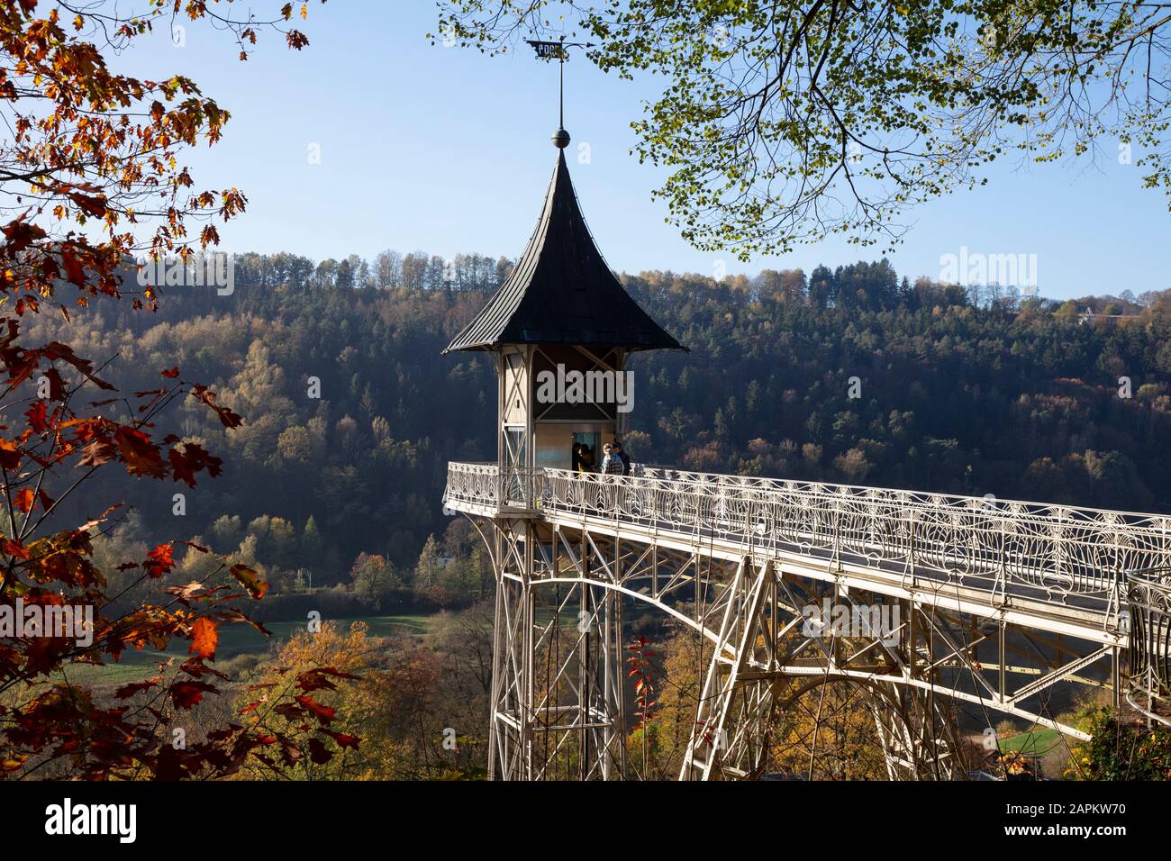 Germania, Sassonia, Svizzera sassone, montagne di arenaria dell'Elba, Bad Schandau, ascensore storico nel paesaggio Foto Stock