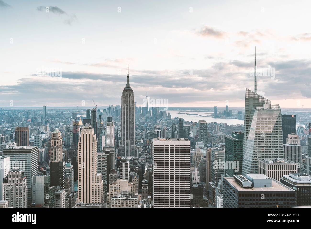 Vista aerea dei grattacieli della città di New York con l'Empire state Building, New York, USA Foto Stock