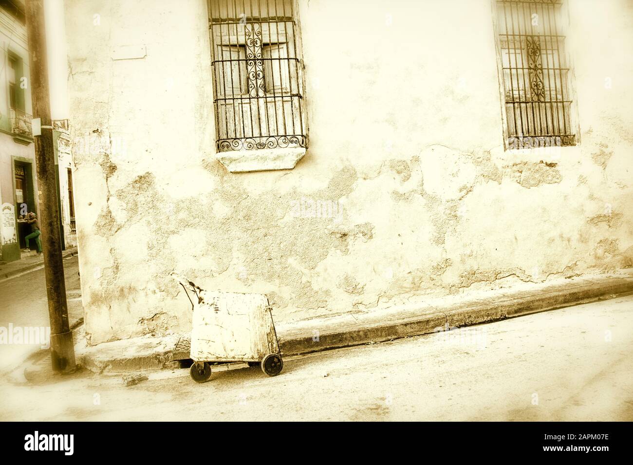 Immagine digitalizzata di un carrello su una strada; Santiago de Cuba, Cuba. Foto Stock