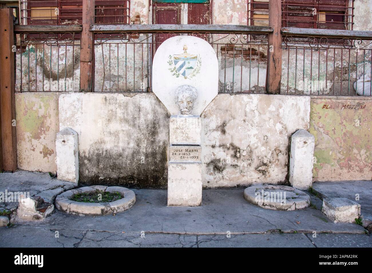 Una statua di Jose Marti, un famoso professore e filosofo cubano, Santiago de Cuba, Cuba. Foto Stock