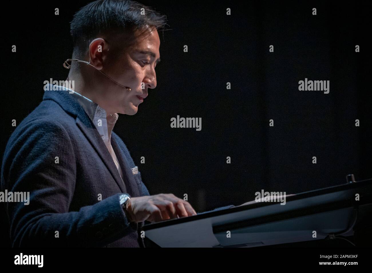 Barcellona, Spagna. 23rd Gen 2020. Avvocato, attivista e giornalista Jason Y.Ng ha tenuto una conferenza stampa sulla situazione attuale a Hong Kong dopo mesi di proteste e disobbedienza civile al Centro per la Cultura Contemporanea di Barcellona (CCCB). Credit: Sopa Images Limited/Alamy Live News Foto Stock