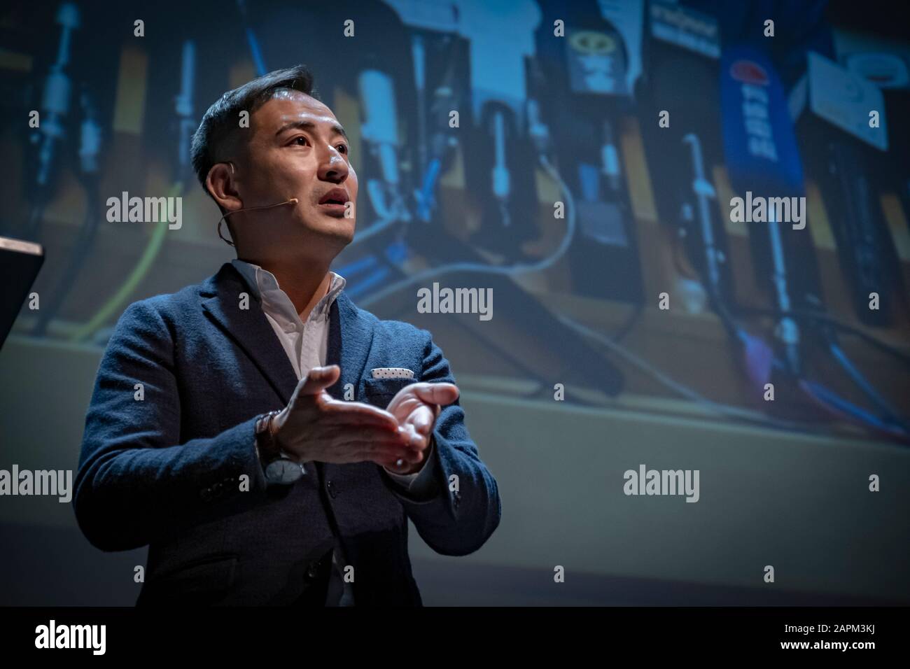 Barcellona, Spagna. 23rd Gen 2020. Avvocato, attivista e giornalista Jason Y.Ng ha tenuto una conferenza stampa sulla situazione attuale a Hong Kong dopo mesi di proteste e disobbedienza civile al Centro per la Cultura Contemporanea di Barcellona (CCCB). Credit: Sopa Images Limited/Alamy Live News Foto Stock